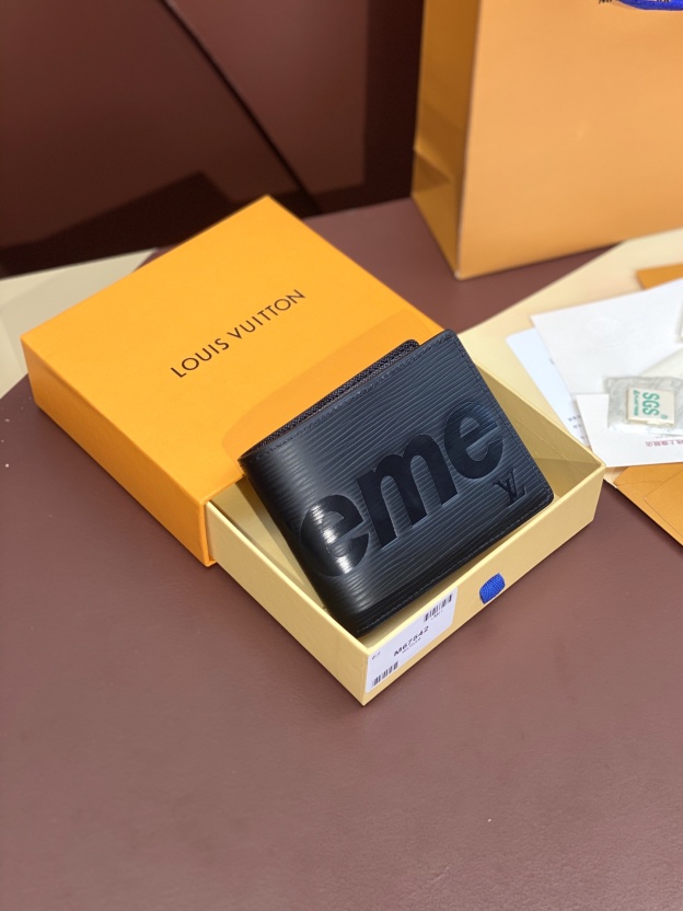 ルイ・ヴィトン「Louis Vuitton」LV x Supreme コラボ ポルトフォイユ･ミュルティプル