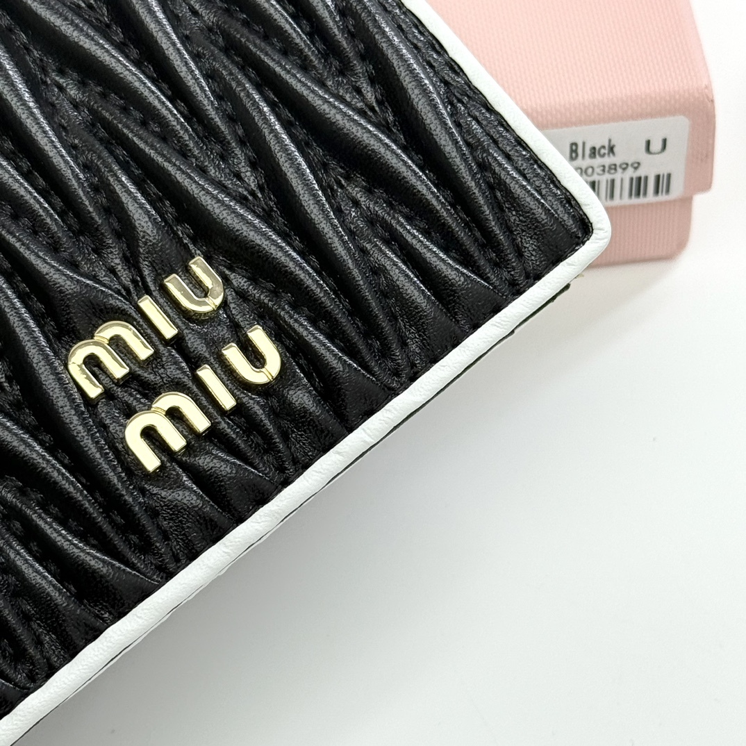 ミュウミュウ「Miu Miu」ミュウミュウ マテラッセ ラムスキン マルチウォレット F12 / コンパクトウォレット
