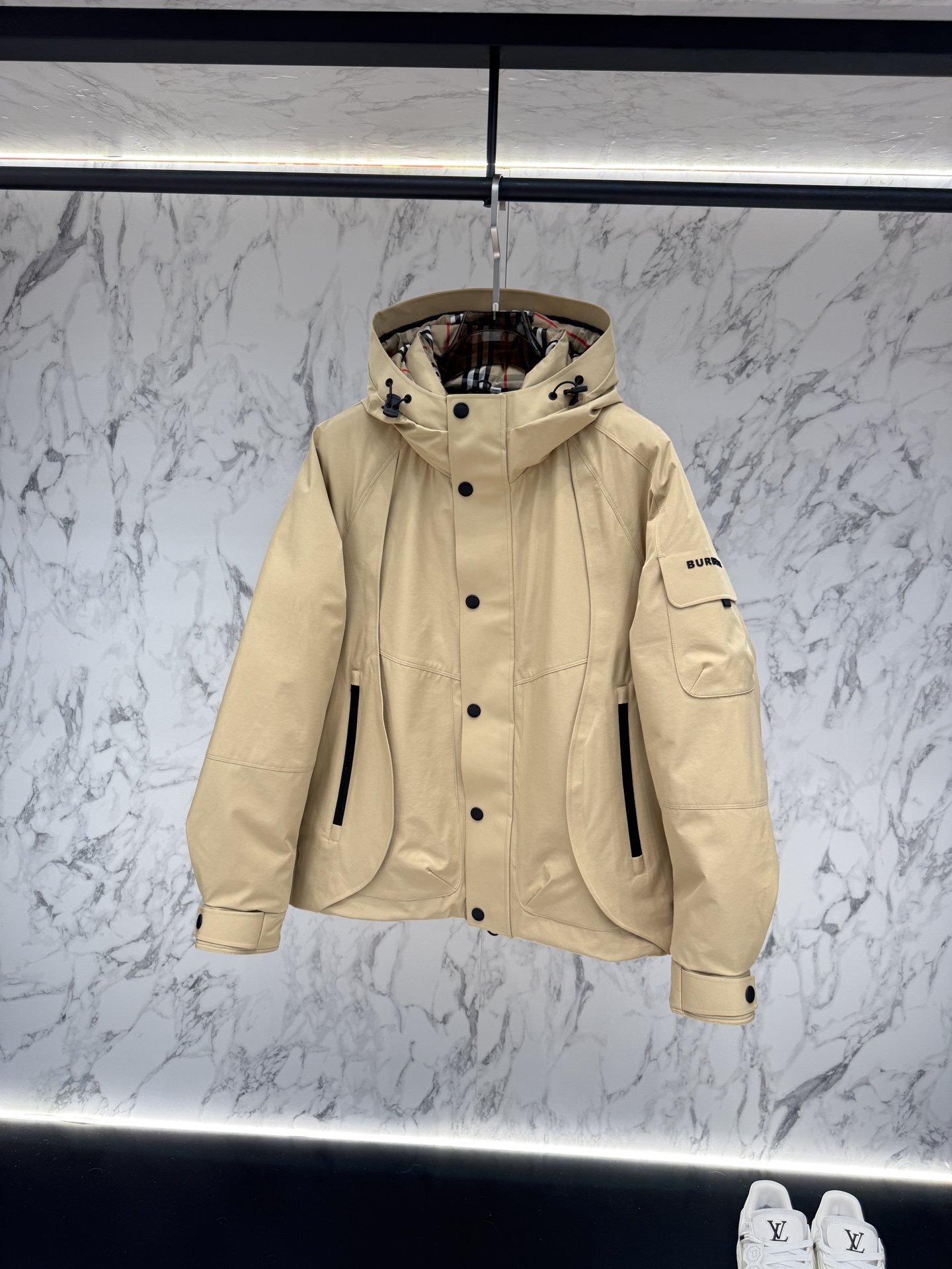 バーバリー「Burberry」スタイリッシュな保温ダウンフード