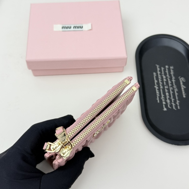 ミュウミュウ「Miu Miu」ミュウミュウ マテラッセ ラムスキン コンパクトバッグ 790 / ショルダーバッグ