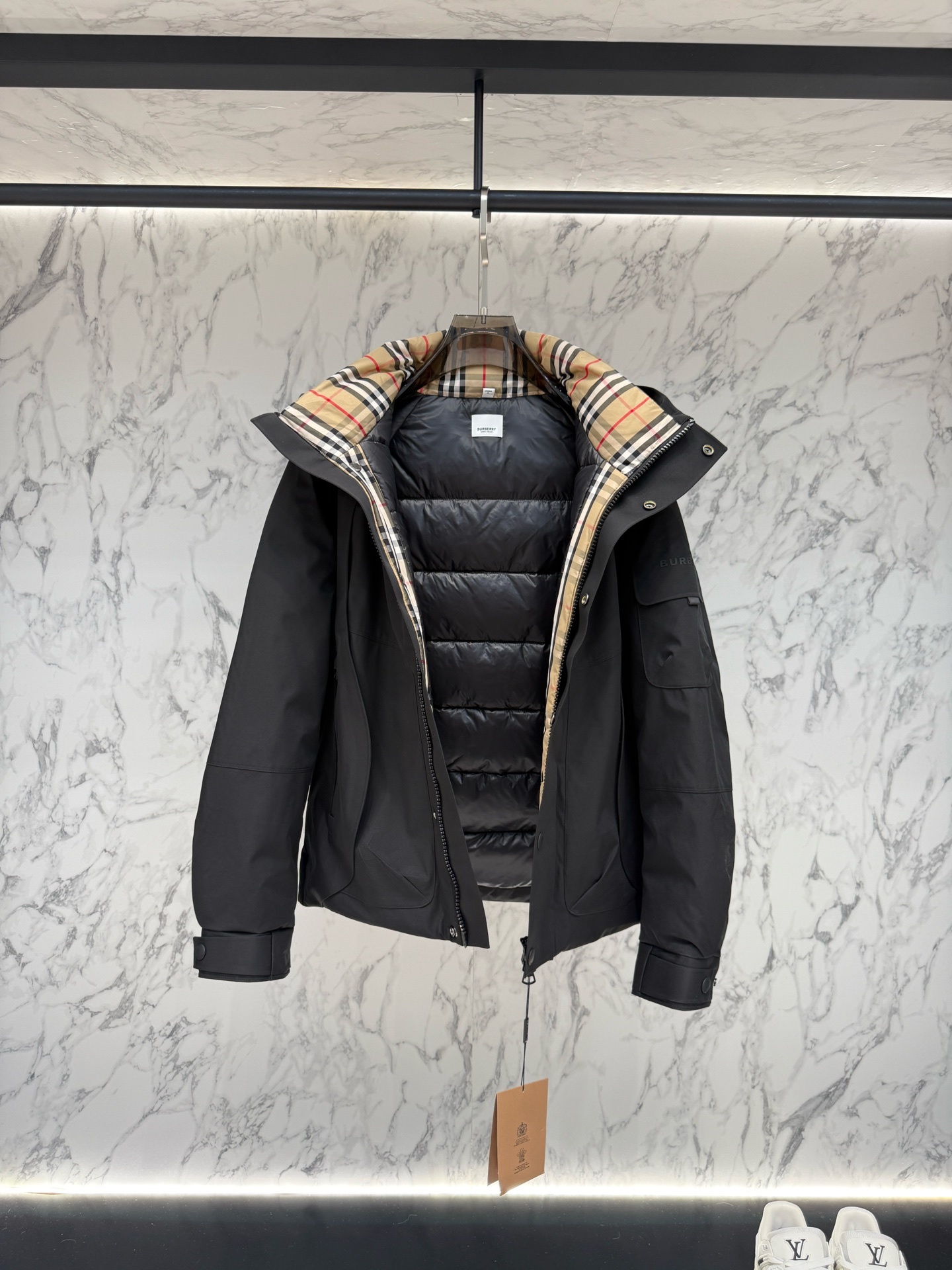 バーバリー「Burberry」スタイリッシュな保温ダウンフード