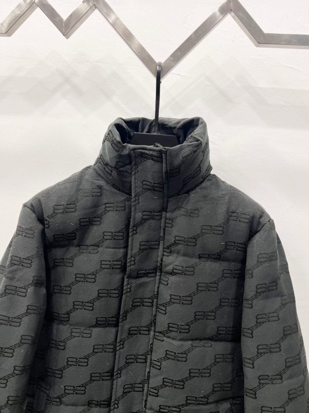 バレンシアガ「Balenciaga」‌軽奢華なジャカード柄個性ダウンジャケット 男女兼用