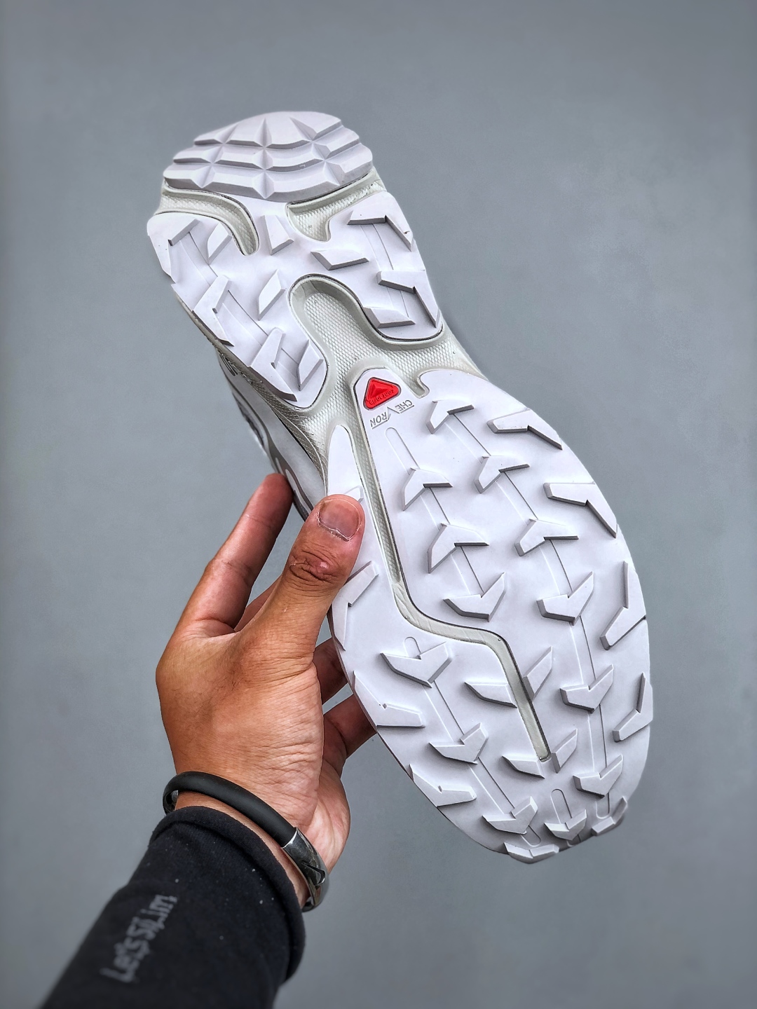 サロモン「SALOMON」XT-6 ユニセックス スポーツスタイルシューズ