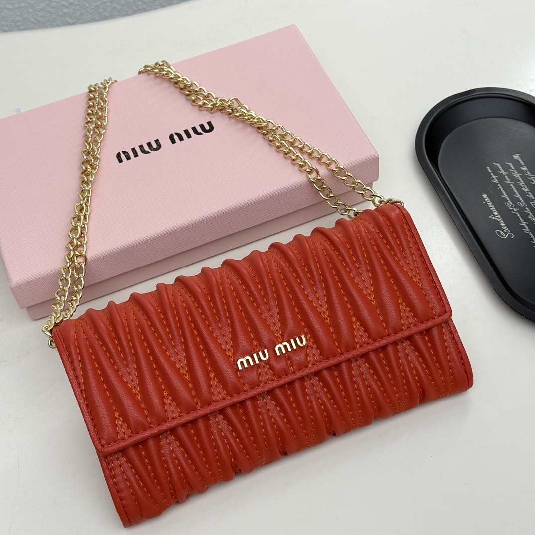 ミュウミュウ「Miu Miu」ミュウミュウ マテラッセ ラムスキン コンパクトウォレット 9886 / 二つ折り財布
