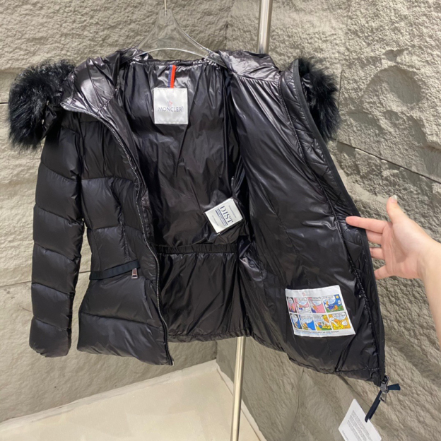 モンクレール Boed ファー付きレディースダウンジャケット