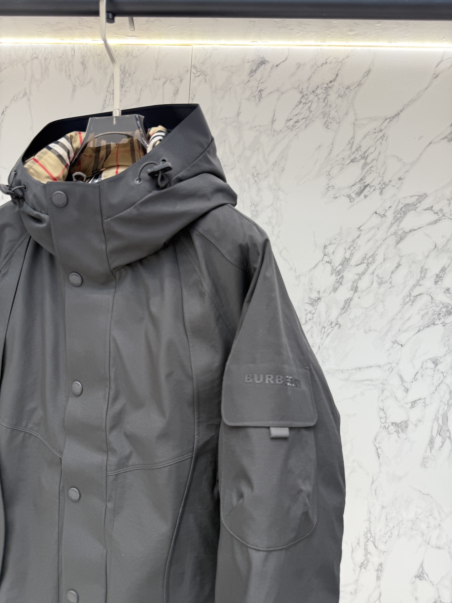 バーバリー「Burberry」スタイリッシュな保温ダウンフード