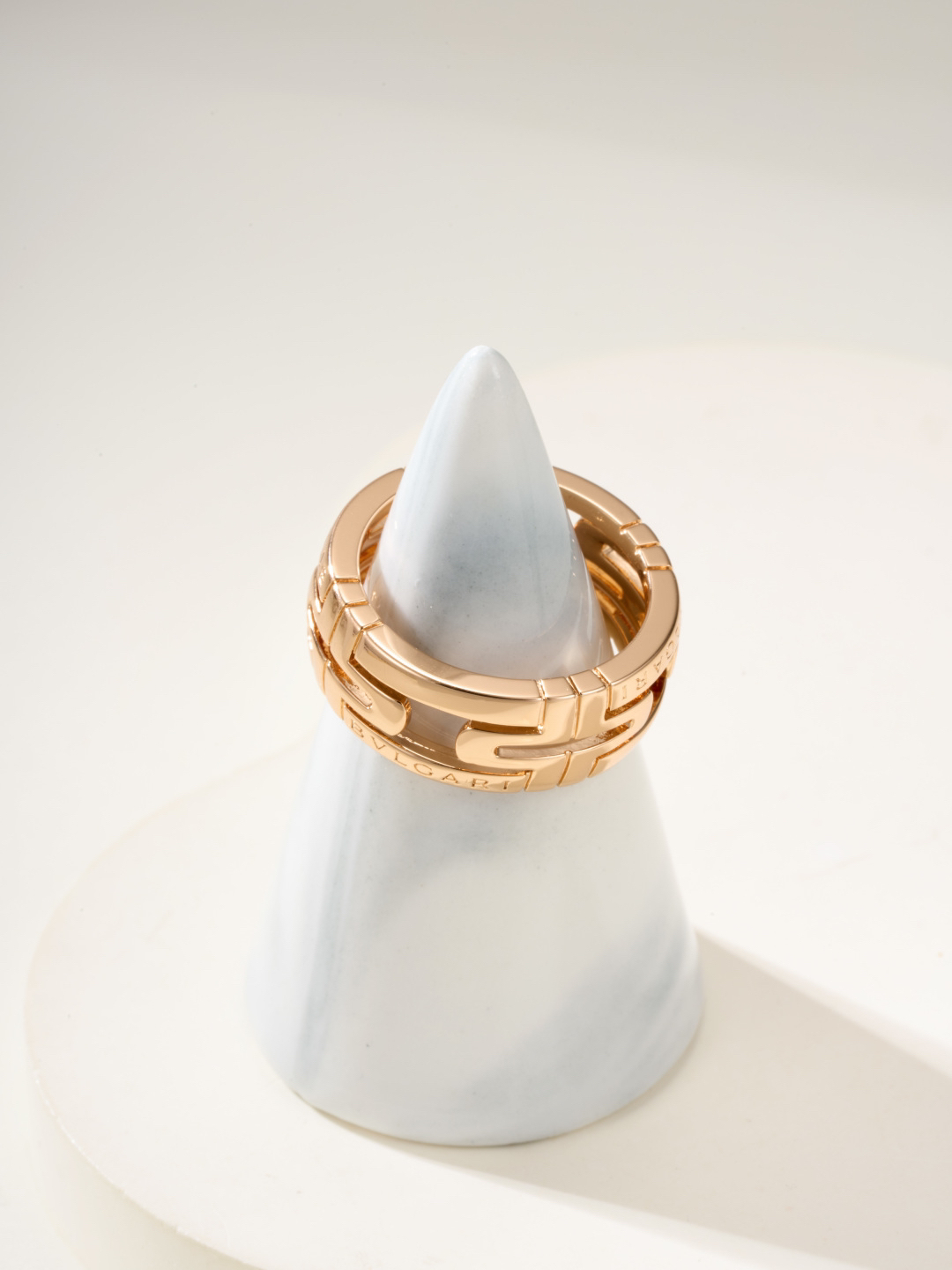 ブルガリ「Bvlgari」エレガントなリングコレクション