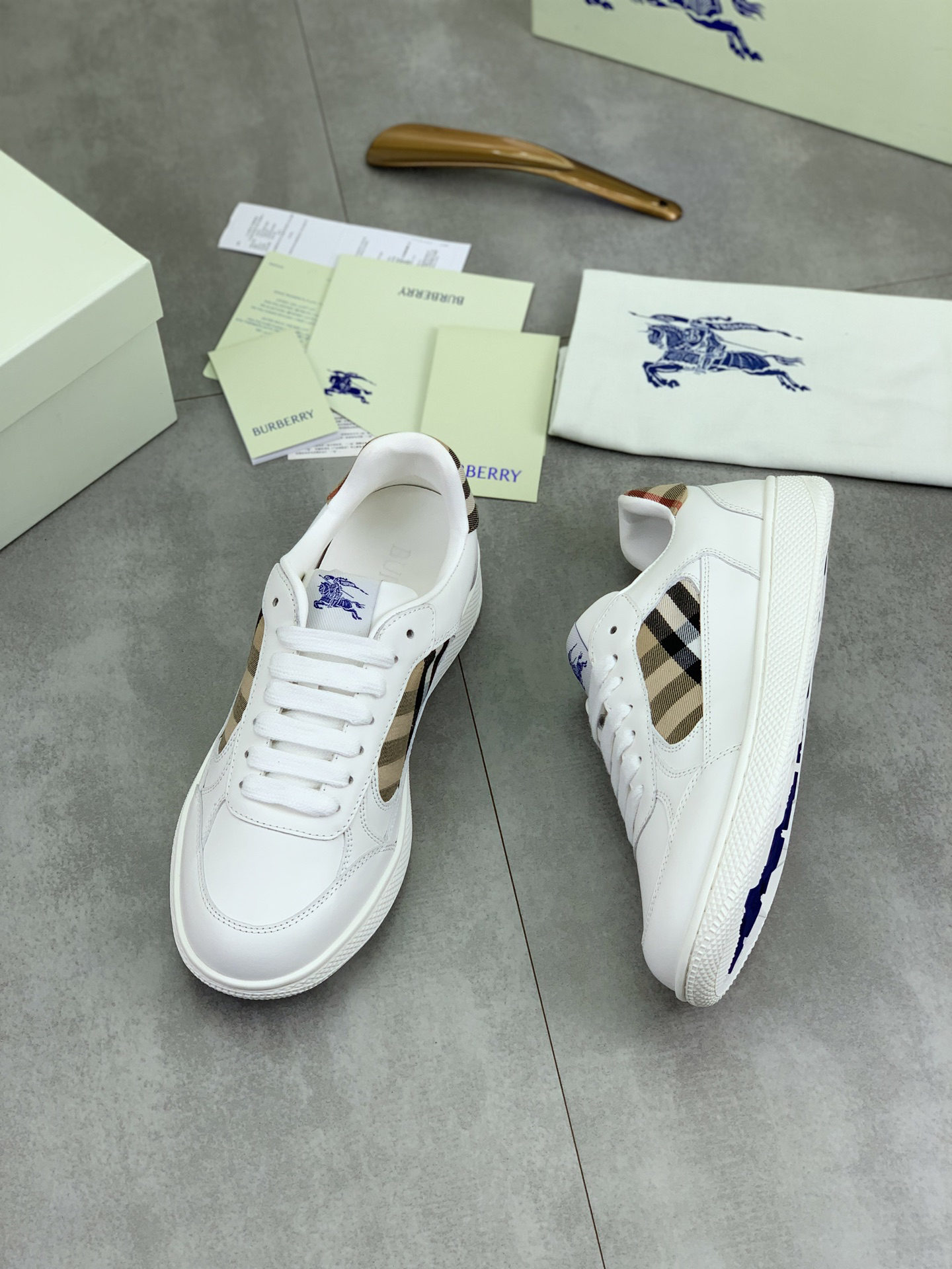 バーバリー「Burberry」バーバリー テラス スニーカー / レザースニーカー