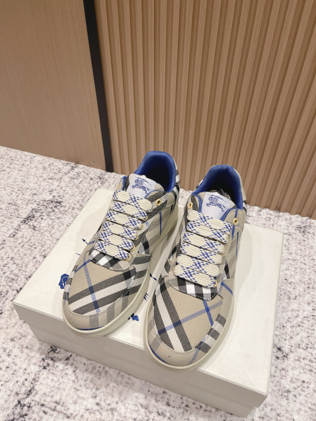 バーバリー「Burberry」バーバリー ボックス スニーカー / プレミアムレザースニーカー