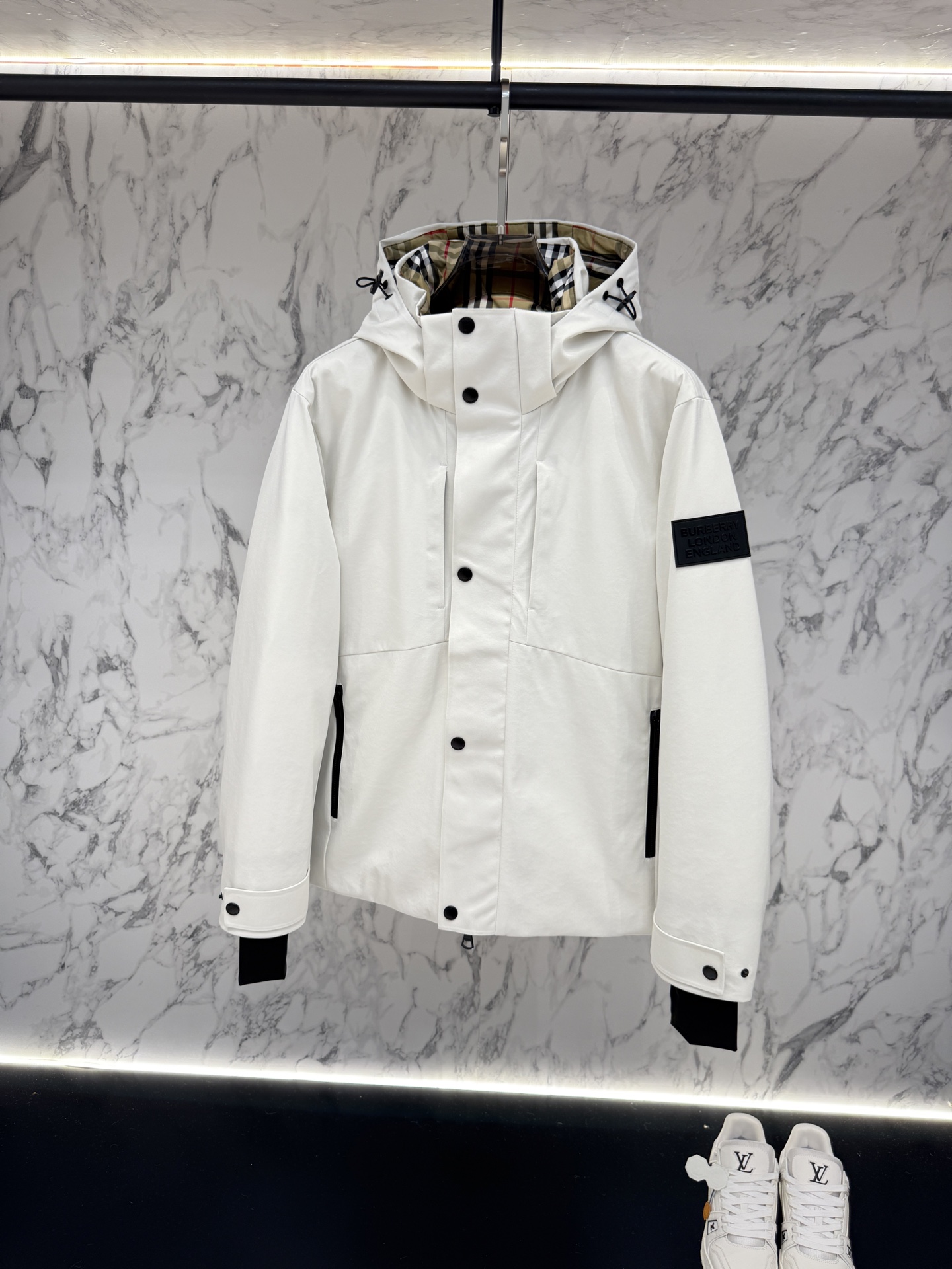 バーバリー「Burberry」秋冬フード付き防寒ダウンジャケット