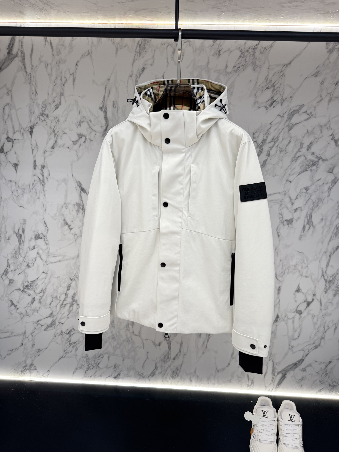 バーバリー「Burberry」秋冬フード付き防寒ダウンジャケット