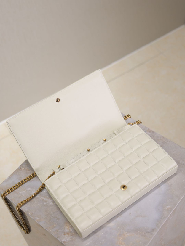 2026サンローラン「SAINT LAURENT CASSANDRE チェーンウォレット（WOC）