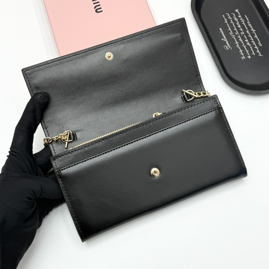 ミュウミュウ「Miu Miu」ミュウミュウ レザーミニバッグ V06 / ハンドバッグ