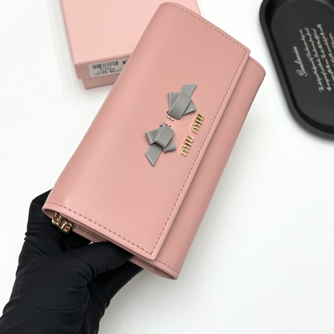 ミュウミュウ「Miu Miu」ミュウミュウ レザーミニバッグ V06 / ハンドバッグ