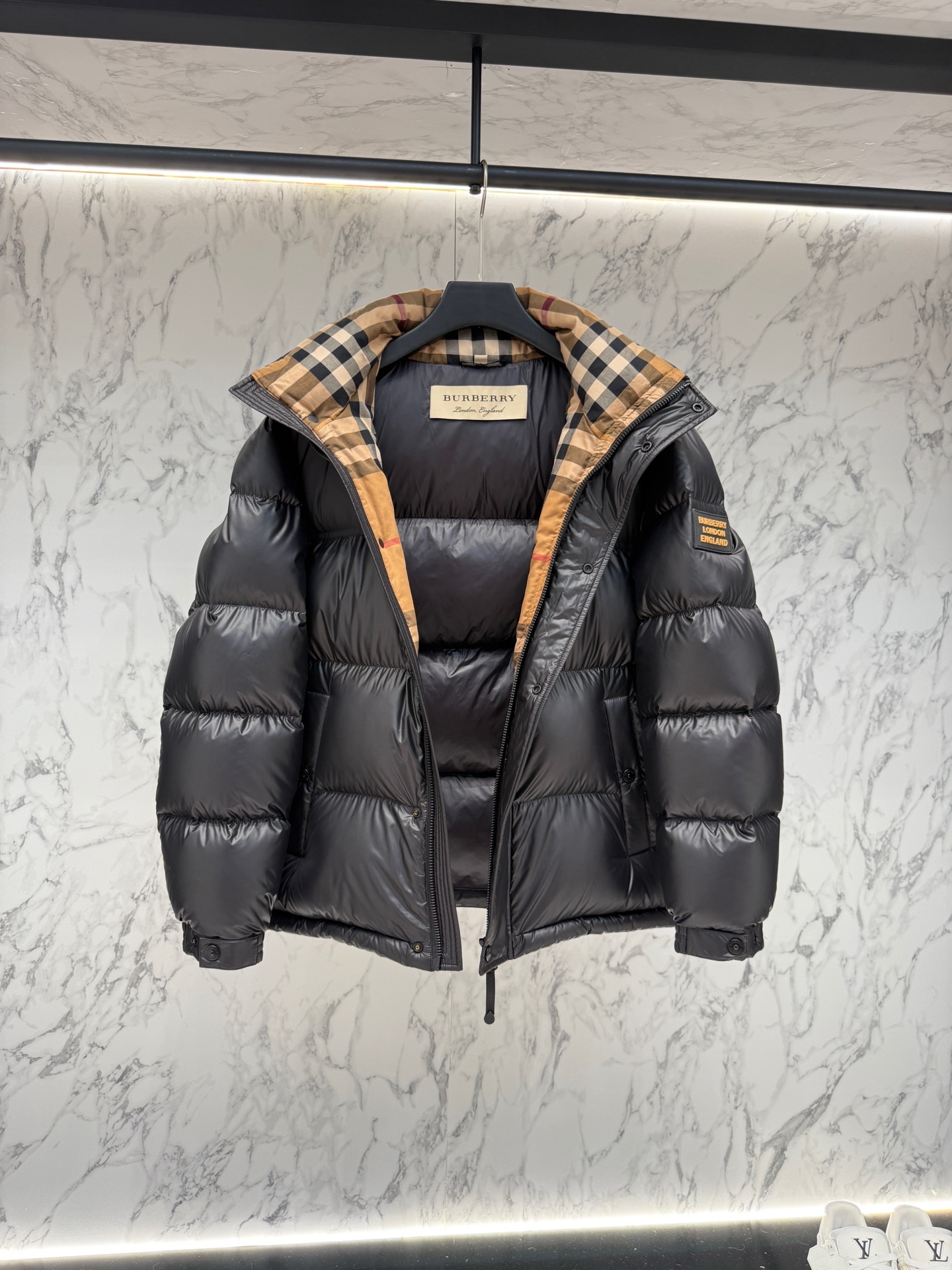 バーバリー「Burberry」秋冬ショート丈防寒ダウンジャケット