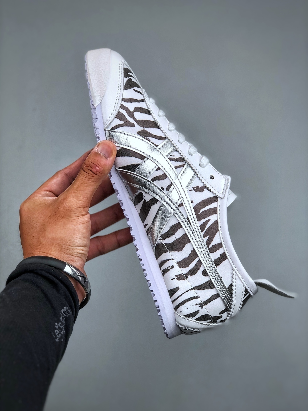 オニツカタイガー「Onitsuka Tiger」MEXICO 66 スリッポン スニーカー