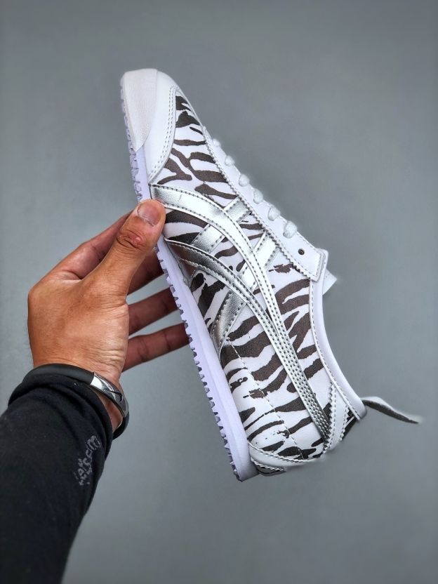 オニツカタイガー「Onitsuka Tiger」MEXICO 66 スリッポン スニーカー