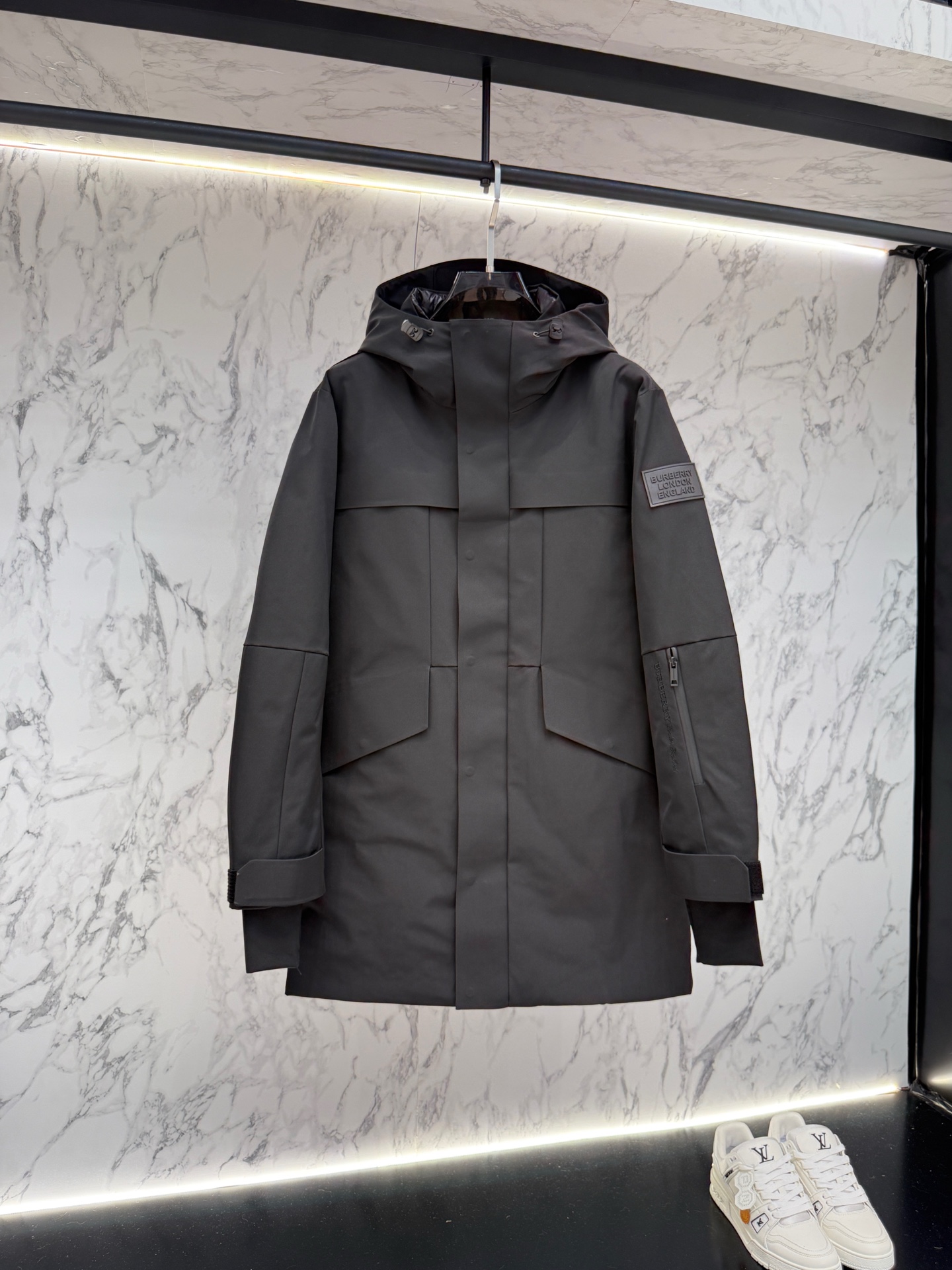 バーバリー「Burberry」秋冬ミドル丈フード付きダウンジャケット