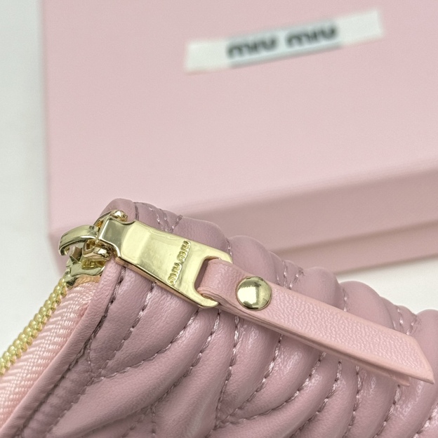 ミュウミュウ「Miu Miu」ミュウミュウ マテラッセ ラムスキン カードケース 793 / カードホルダー