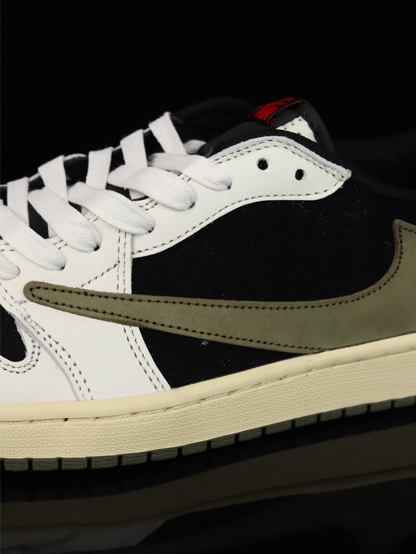 【日本未発売モデル】Nike Air Jordan 1 Low x Travis Scott Reverse Swoosh スニーカー