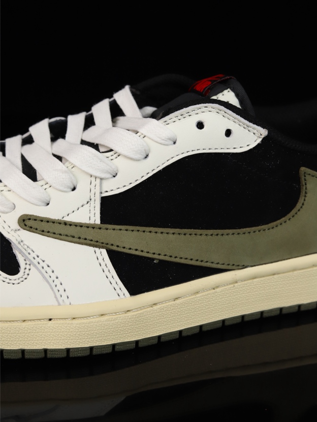 【日本未発売モデル】Nike Air Jordan 1 Low x Travis Scott Reverse Swoosh スニーカー