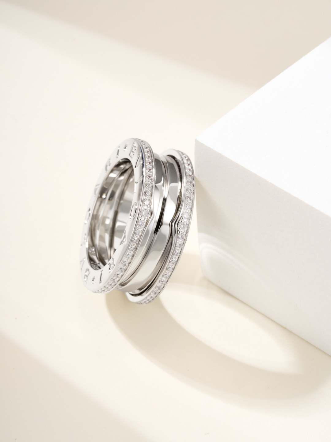 ブルガリ「Bvlgari」エレガントなリングコレクション