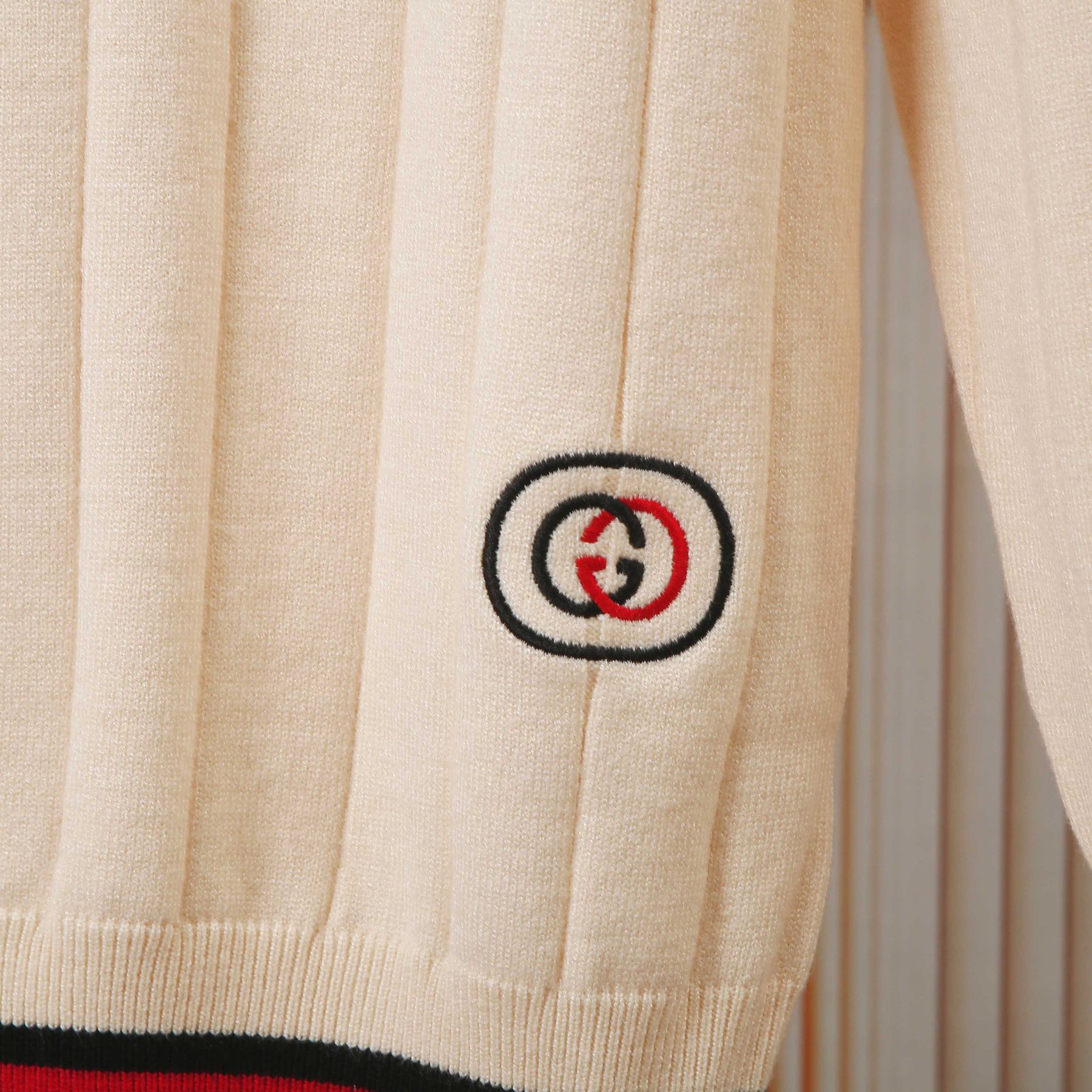 グッチ「Gucci」秋冬リブ編みグラデーションVネックニットセーター