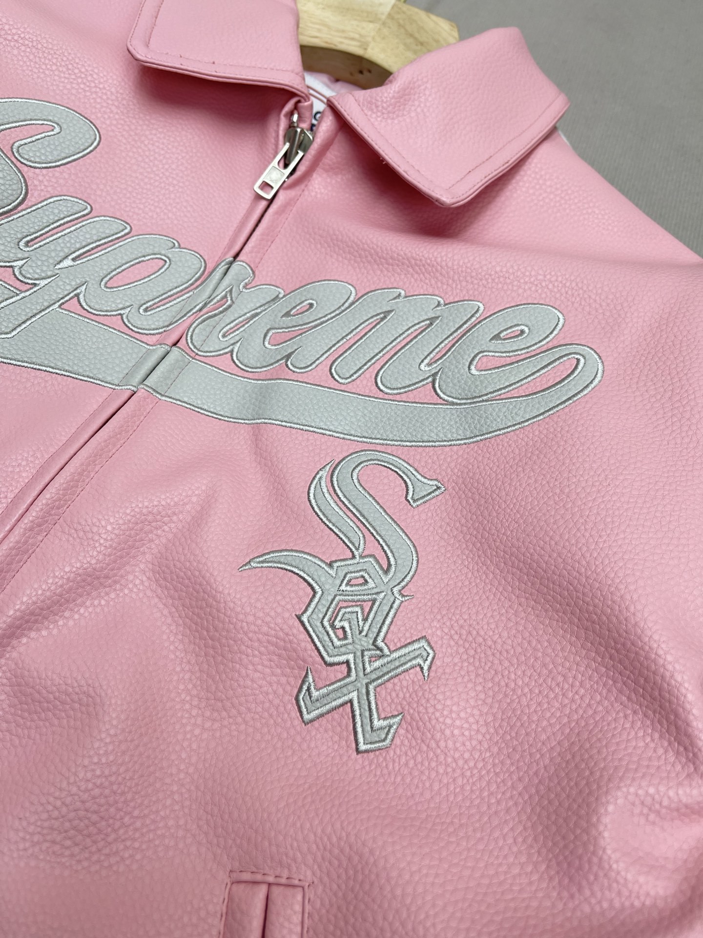 シュプリーム「Supreme x Chicago White Sox」コラボレーション レザージャケット