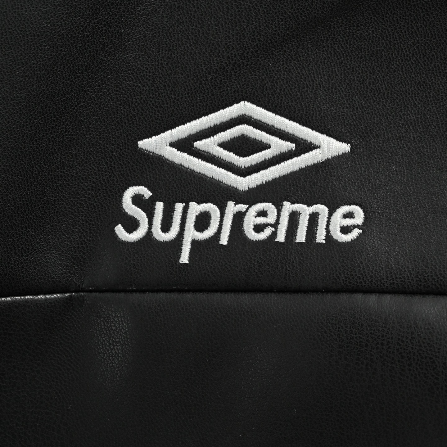 シュプリーム「Supreme x Umbro」コラボレーション レザージャケット