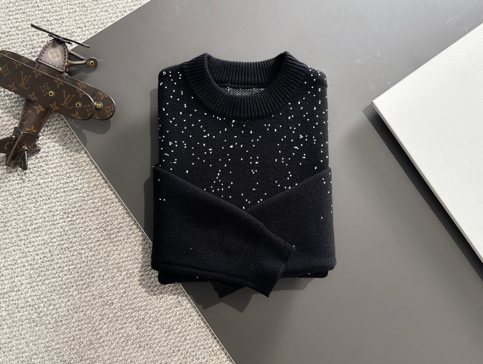 ディオール「Dior」秋冬新作ニットクルーネックセーター