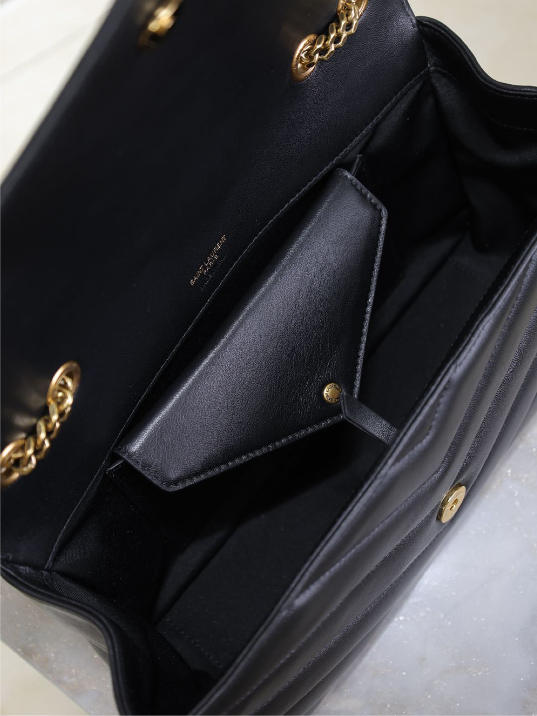 2026サンローラン「Saint Laurent LOULOU ミディアム マトラッセラムスキン ショルダーバッグ
