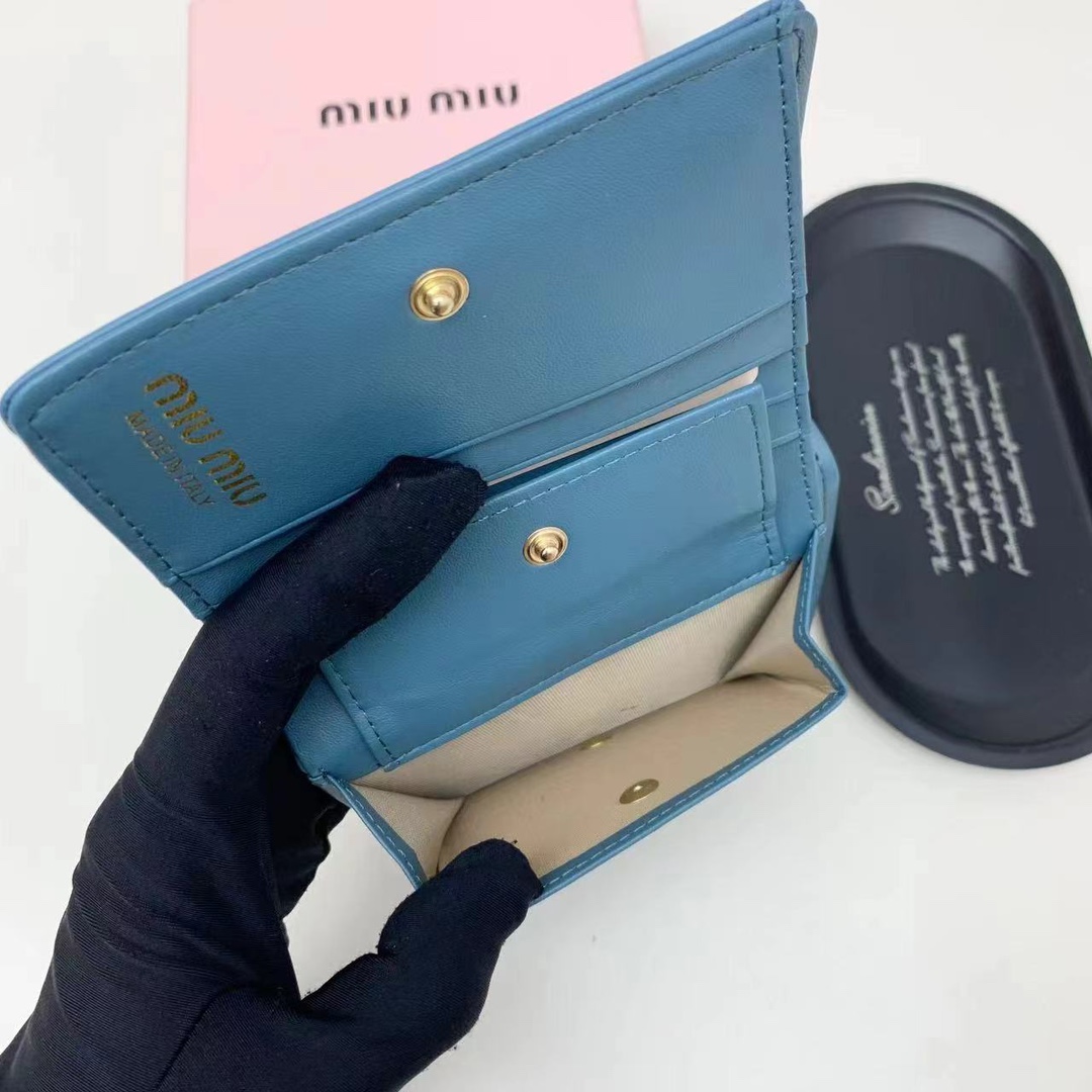 ミュウミュウ「Miu Miu」ミュウミュウ カーフスキン コンパクトウォレット 5238 / 二つ折り財布