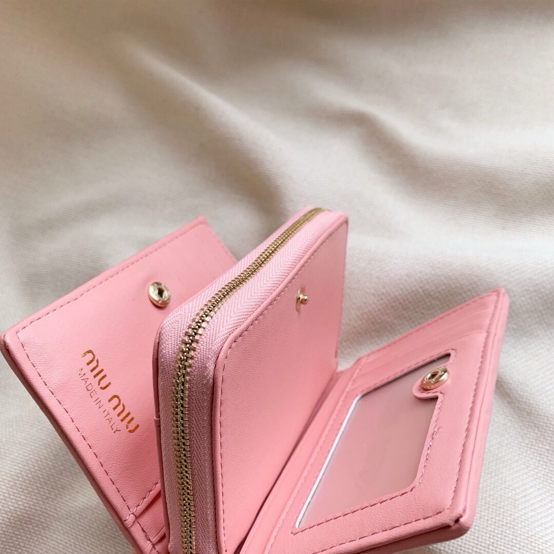 ミュウミュウ「Miu Miu」ミュウミュウ マテラッセ ラムスキン コンパクトウォレット 5196 / 二つ折り財布