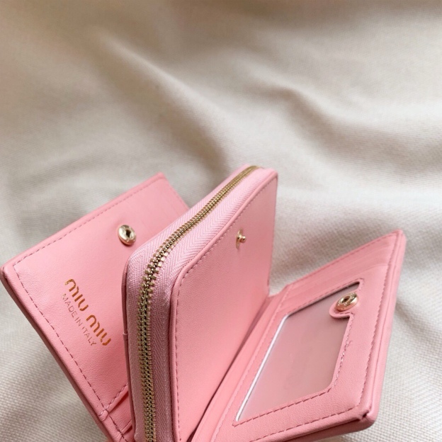ミュウミュウ「Miu Miu」ミュウミュウ マテラッセ ラムスキン コンパクトウォレット 5196 / 二つ折り財布