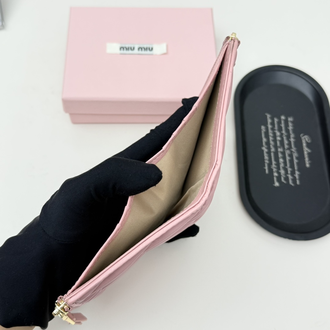 ミュウミュウ「Miu Miu」ミュウミュウ マテラッセ ラムスキン コンパクトバッグ 790 / ショルダーバッグ