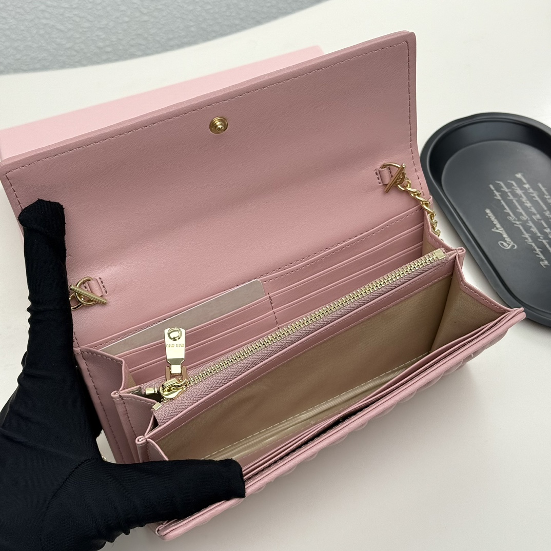 ミュウミュウ「Miu Miu」ミュウミュウ マテラッセ ラムスキン コンパクトウォレット 9886 / 二つ折り財布