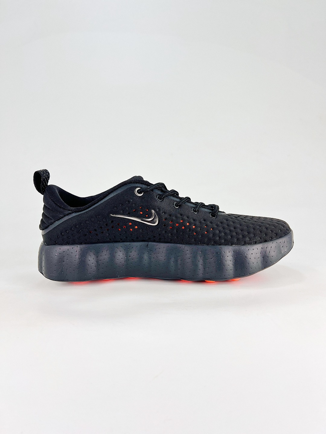 「NIKE」Mind 002 ブラックテクノロジー 素足感覚トレーニングシューズ