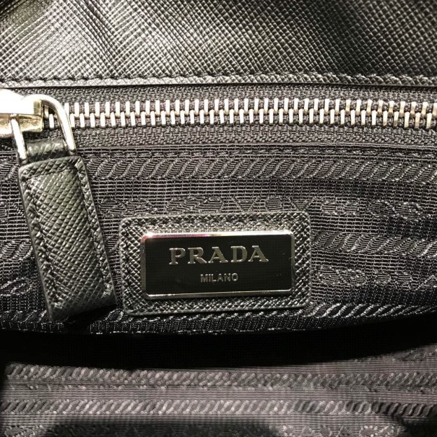 プラダ「Prada」メンズクラッチバッグ 2NE007 レザーアクセサリー