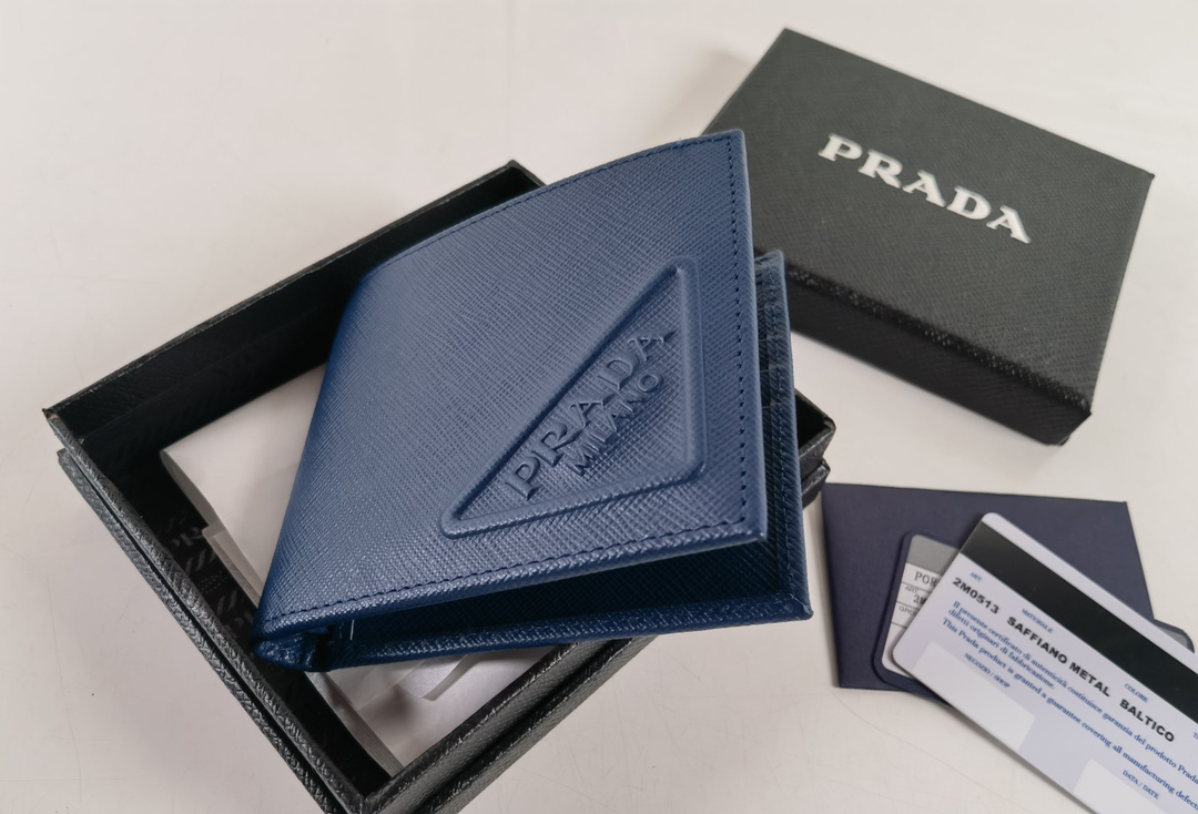 プラダ「Prada」メンズ ショートウォレット