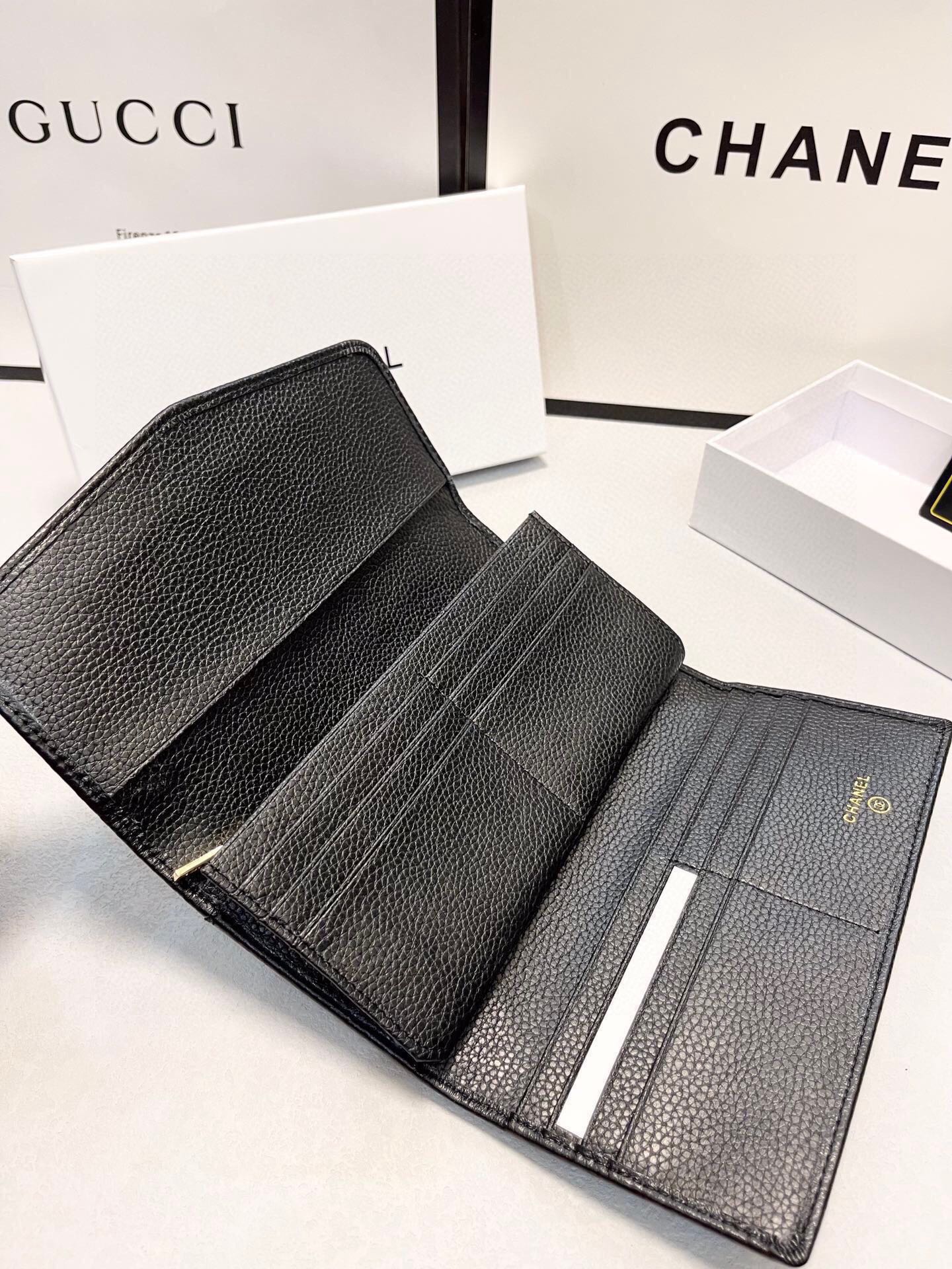 シャネル「Chanel」三つ折りレザーウォレット
