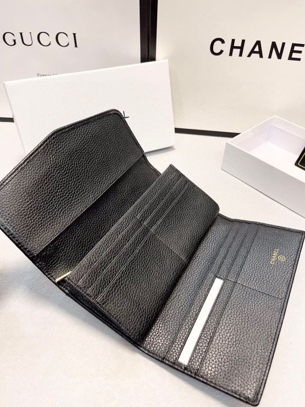 シャネル「Chanel」三つ折りレザーウォレット