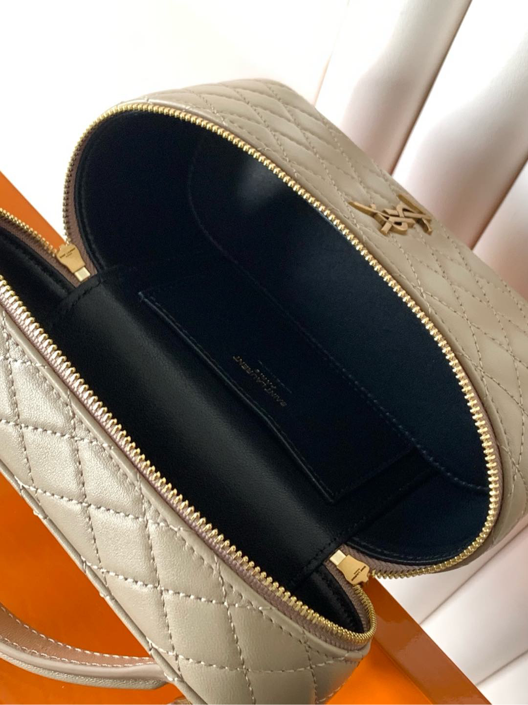 サンローラン「Saint Laurent」ギャビー ヴァニティバッグ（ラムスキン）