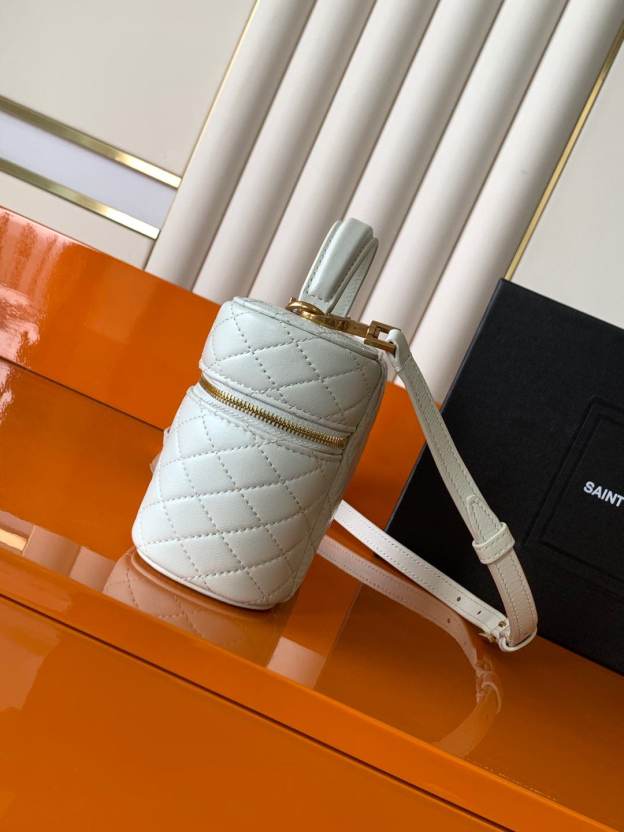 サンローラン「Saint Laurent」ギャビー ヴァニティバッグ（ラムスキン）