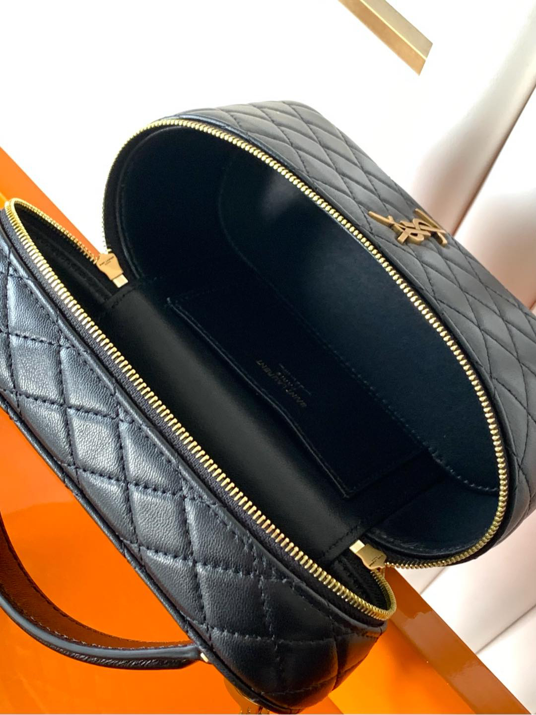 サンローラン「Saint Laurent」ギャビー ヴァニティバッグ（ラムスキン）