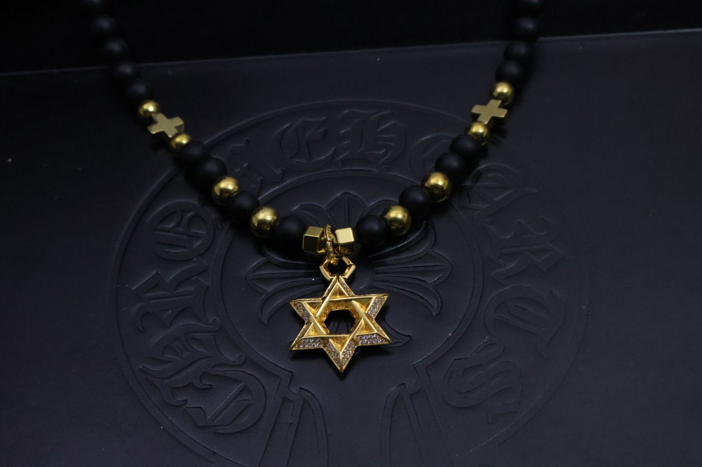 クロムハーツ「Chrome Hearts」ブラックビーズ＆クロス ペンダントネックレス