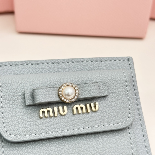 ミュウミュウ「Miu Miu」ミュウミュウ カーフスキン マルチウォレット 5237 / コンパクトウォレット