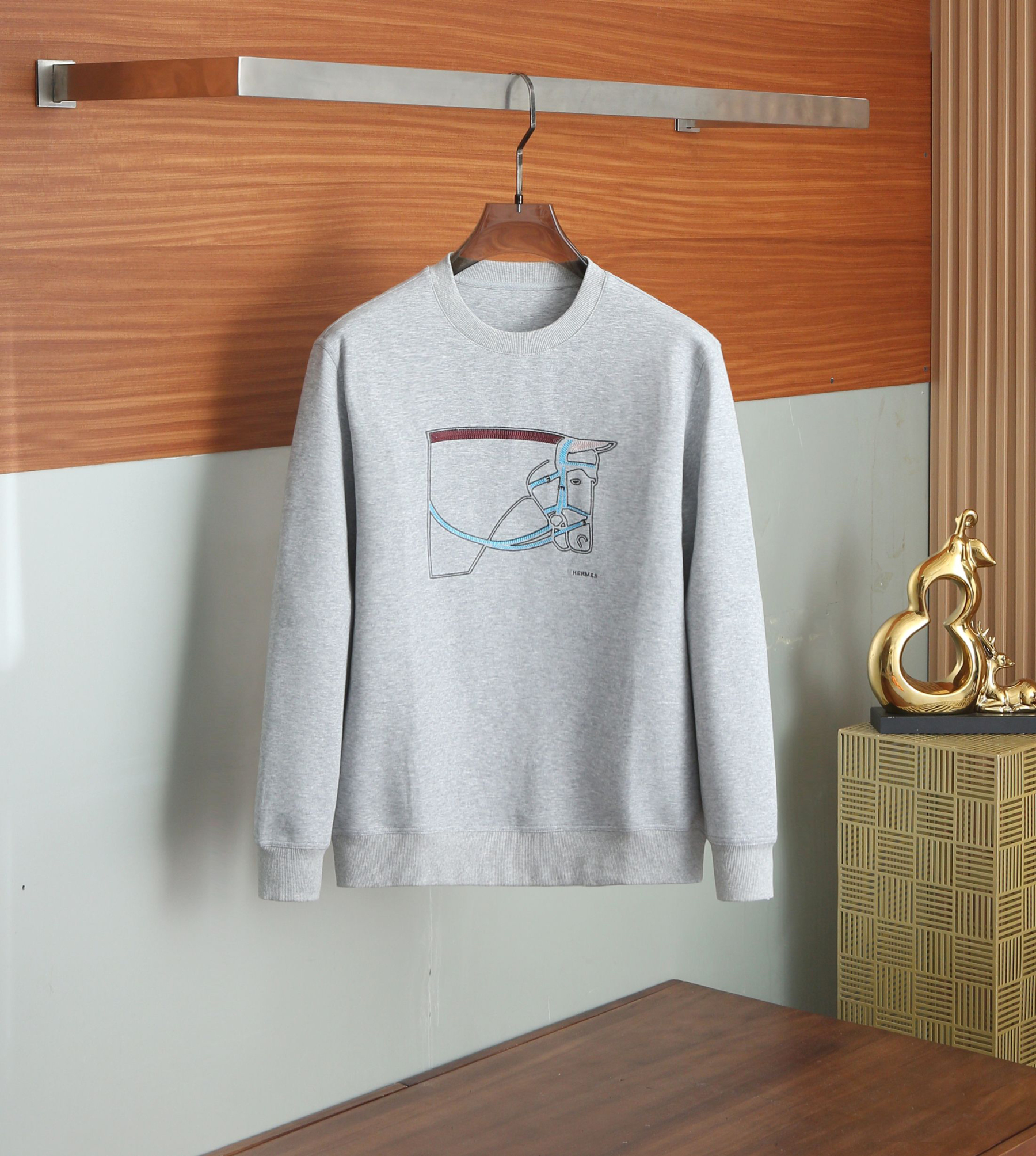 エルメス「Hermès」クラシックラウンドネックプルオーバーフーディ