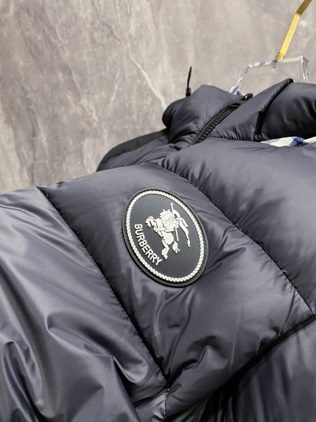 バーバリー「Burberry」秋冬着脱式袖＆フード付きダウンジャケット