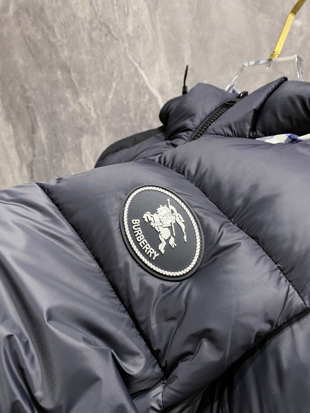 バーバリー「Burberry」秋冬着脱式袖＆フード付きダウンジャケット