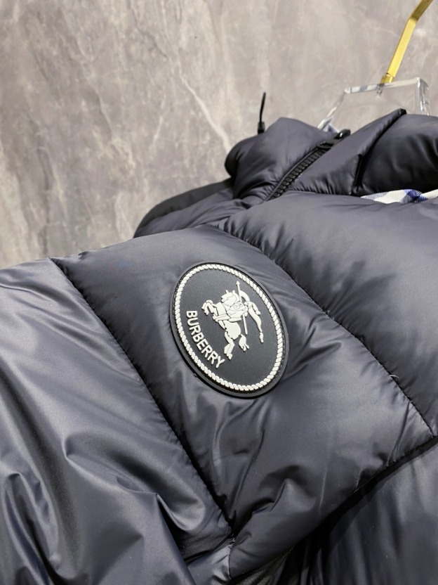 バーバリー「Burberry」秋冬着脱式袖＆フード付きダウンジャケット